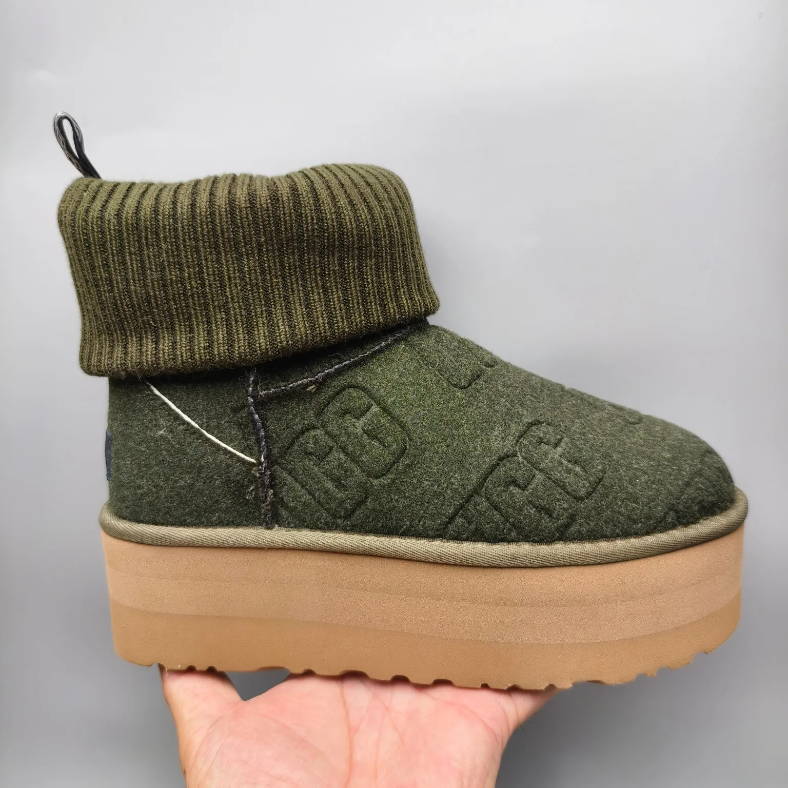 💰600 UGG sheepskin all-in-one snow boots 4047 suede LOGO wool top thick-soled boots Color: Gray Black Green Matching Size: 35-40